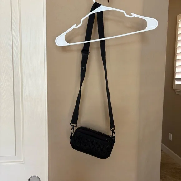 Dagne Dover Mara Neoprene Phone Sling Black EUC - Picture 5 of 7